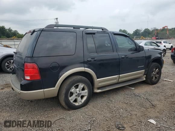 ✅ 2005 Ford Explorer Eddie Bauer • VIN: 1FMDU74EX5UA51442 • Lot: 67063695. Wystawiony na Copart z przebiegiem 207 428 mil. Bezpłatny archiwum sprzedaży aukcyjnych z USA i szczegółowy raport historii pojazdu na DreamBid. Zdjęcie 3.