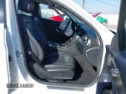 ✅ 2020 Mercedes-Benz C 300 • VIN: WDDWF8DB9LR537488 • Lot: 43618189. Wystawiony na IAAI z przebiegiem 38 469 mil. Bezpłatny archiwum sprzedaży aukcyjnych z USA i szczegółowy raport historii pojazdu na DreamBid. Zdjęcie 5.