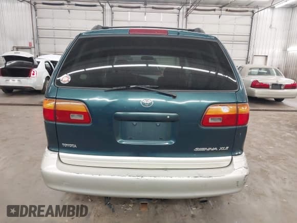 ✅ 1998 Toyota Sienna XLE • VIN: 4T3ZF13C3WU040420 • Lot: 43791859. Wystawiony na IAAI z przebiegiem Nie podano. Bezpłatny archiwum sprzedaży aukcyjnych z USA i szczegółowy raport historii pojazdu na DreamBid. Zdjęcie 17.
