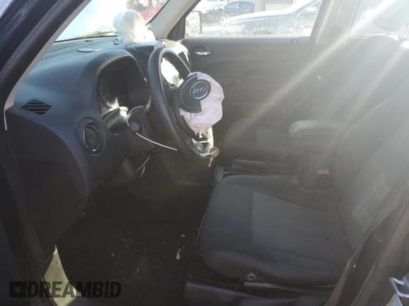 ✅ 2013 Jeep Patriot Sport • VIN: 1C4NJPBA3DD130144 • Lot: 74302753. Listed on Copart with 128,813 mi. Free auction sales archive from the USA and detailed vehicle history report at DreamBid. Image 7.