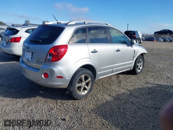 ✅ 2013 Chevrolet Captiva Sport LT • VIN: 3GNAL3EK5DS631288 • Лот: 40924701. Опубликован ранее на IAAI с пробегом 177 771 миль. Бесплатный доступ к архиву аукционных продаж из США и подробный отчёт об истории автомобиля на DreamBid. Изображение 4.