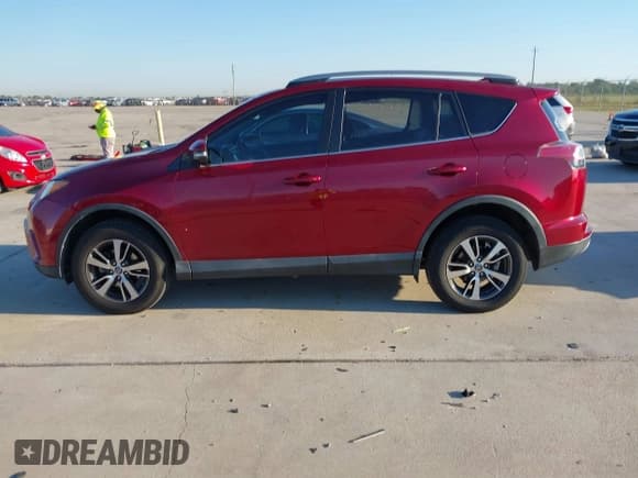✅ 2018 Toyota RAV4 XLE • VIN: 2T3WFREV7JW432633 • Лот: 43324064. Опубликован ранее на IAAI с пробегом 68 600 миль. Бесплатный доступ к архиву аукционных продаж из США и подробный отчёт об истории автомобиля на DreamBid. Изображение 14.