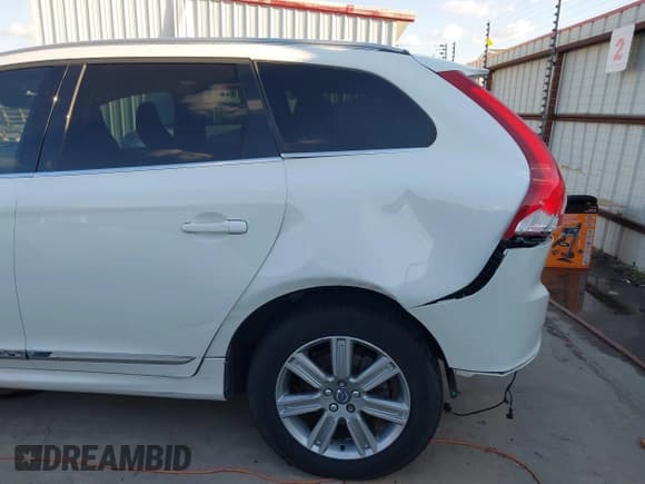 ✅ 2017 Volvo XC60 Inscription • VIN: YV440MDU6H2023396 • Lot: 43425784. Wystawiony na IAAI z przebiegiem 82 759 mil. Bezpłatny archiwum sprzedaży aukcyjnych z USA i szczegółowy raport historii pojazdu na DreamBid. Zdjęcie 20.