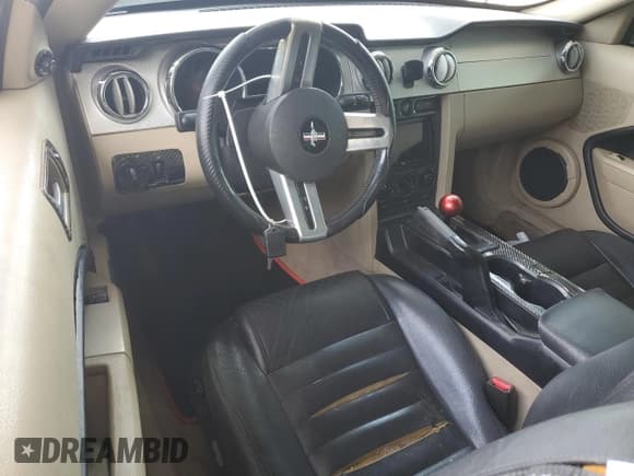 ✅ 2005 Ford Mustang GT Deluxe • VIN: 1ZVHT82H055109321 • Лот: 87310015. Опубликован ранее на Copart с пробегом Не указан. Бесплатный доступ к архиву аукционных продаж из США и подробный отчёт об истории автомобиля на DreamBid. Изображение 8.