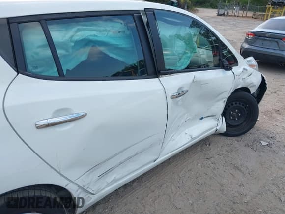 ✅ 2015 Nissan LEAF SL • VIN: 1N4AZ0CP2FC312062 • Lot: 42069975. Wystawiony na IAAI z przebiegiem 250 000 mil. Bezpłatny archiwum sprzedaży aukcyjnych z USA i szczegółowy raport historii pojazdu na DreamBid. Zdjęcie 6.