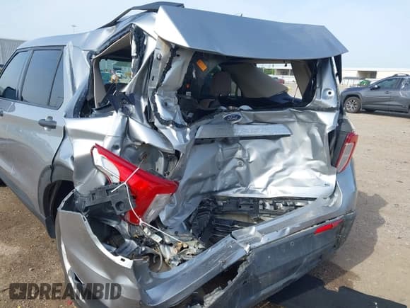 ✅ 2020 Ford Explorer • VIN: 1FMSK8BHXLGC80490 • Lot: 42629593. Listed on IAAI with 56,703 mi. Free auction sales archive from the USA and detailed vehicle history report at DreamBid. Image 6.