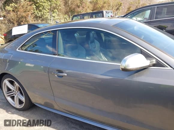 ✅ 2012 Audi S5 Premium Plus • VIN: WAUCVAFR1CA003754 • Lot: 41492517. Wystawiony na IAAI z przebiegiem 116 082 mil. Bezpłatny archiwum sprzedaży aukcyjnych z USA i szczegółowy raport historii pojazdu na DreamBid. Zdjęcie 13.