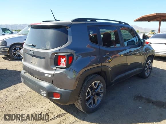 ✅ 2017 Jeep Renegade Latitude • VIN: ZACCJABB5HPF45504 • Lot: 42486270. Wystawiony na IAAI z przebiegiem 67 610 mil. Bezpłatny archiwum sprzedaży aukcyjnych z USA i szczegółowy raport historii pojazdu na DreamBid. Zdjęcie 4.