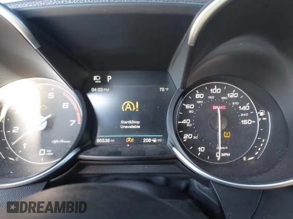 ✅ 2018 Alfa Romeo Giulia • VIN: ZARFAEDNXJ7571486 • Lot: 43603679. Wystawiony na IAAI z przebiegiem 95 536 mil. Bezpłatny archiwum sprzedaży aukcyjnych z USA i szczegółowy raport historii pojazdu na DreamBid. Zdjęcie 7.