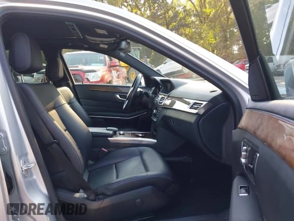 ✅ 2014 Mercedes-Benz E 350 Sport • VIN: WDDHF8JB6EA804990 • Lot: 43308449. Wystawiony na IAAI z przebiegiem 136 717 mil. Bezpłatny archiwum sprzedaży aukcyjnych z USA i szczegółowy raport historii pojazdu na DreamBid. Zdjęcie 5.