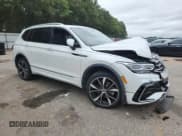 ✅ 2023 Volkswagen Tiguan SEL R-Line • VIN: 3VV4B7AXXPM029983 • Лот: 84759205. Опубликован ранее на Copart с пробегом 23 925 миль. Бесплатный доступ к архиву аукционных продаж из США и подробный отчёт об истории автомобиля на DreamBid. Изображение 4.