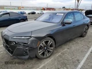 ✅ 2023 BMW i7 xDrive60 • VIN: WBY53EJ06PCK94598 • Lot: 79552504. Wystawiony na Copart z przebiegiem 16 412 mil. Bezpłatny archiwum sprzedaży aukcyjnych z USA i szczegółowy raport historii pojazdu na DreamBid. Zdjęcie 1.