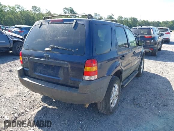 ✅ 2004 Ford Escape XLT • VIN: 1FMYU03114DA07741 • Lot: 42332830. Wystawiony na IAAI z przebiegiem 210 556 mil. Bezpłatny archiwum sprzedaży aukcyjnych z USA i szczegółowy raport historii pojazdu na DreamBid. Zdjęcie 4.