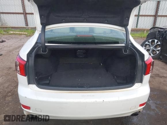 ✅ 2011 Lexus IS 250 • VIN: JTHBF5C25B5133536 • Lot: 42744565. Wystawiony na IAAI z przebiegiem 290 753 mil. Bezpłatny archiwum sprzedaży aukcyjnych z USA i szczegółowy raport historii pojazdu na DreamBid. Zdjęcie 17.