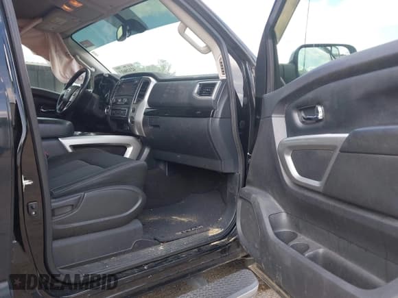 ✅ 2017 Nissan Titan SV • VIN: 1N6AA1E68HN514064 • Лот: 42128619. Опубликован ранее на IAAI с пробегом 140 529 миль. Бесплатный доступ к архиву аукционных продаж из США и подробный отчёт об истории автомобиля на DreamBid. Изображение 5.