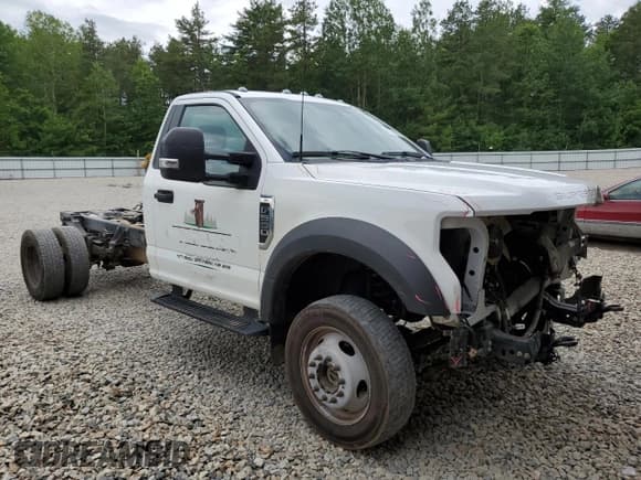 ✅ 2022 Ford F-550 • VIN: 1FDUF5HN1NDA26518 • Lot: 62051805. Listed on Copart with 87,607 mi. Free auction sales archive from the USA and detailed vehicle history report at DreamBid. Image 4.