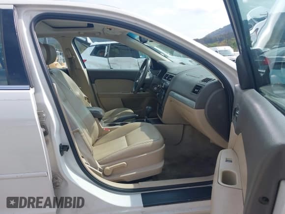 ✅ 2008 Mercury Milan Premier • VIN: 3MEHM08198R619405 • Lot: 43265254. Wystawiony na IAAI z przebiegiem 198 676 mil. Bezpłatny archiwum sprzedaży aukcyjnych z USA i szczegółowy raport historii pojazdu na DreamBid. Zdjęcie 5.