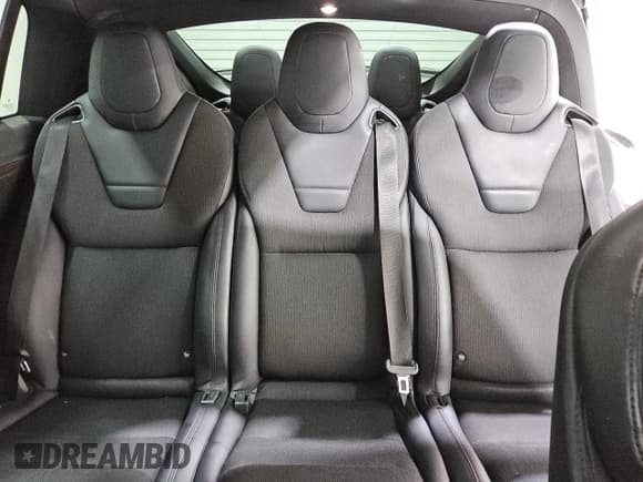 ✅ 2016 Tesla Model X 70D • VIN: 5YJXCAE22GF004875 • Lot: 49948835. Wystawiony na Copart z przebiegiem 104 971 mil. Bezpłatny archiwum sprzedaży aukcyjnych z USA i szczegółowy raport historii pojazdu na DreamBid. Zdjęcie 10.