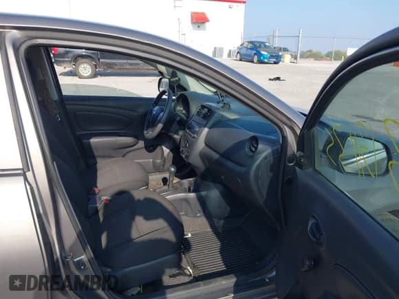 ✅ 2015 Nissan Versa S • VIN: 3N1CN7AP7FL886920 • Лот: 43131135. Опубликован ранее на IAAI с пробегом 122 556 миль. Бесплатный доступ к архиву аукционных продаж из США и подробный отчёт об истории автомобиля на DreamBid. Изображение 5.