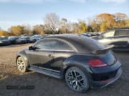 ✅ 2018 Volkswagen Beetle Dune • VIN: 3VWSD7AT8JM714856 • Lot: 77493564. Wystawiony na Copart z przebiegiem 29 154 mil. Bezpłatny archiwum sprzedaży aukcyjnych z USA i szczegółowy raport historii pojazdu na DreamBid. Zdjęcie 2.