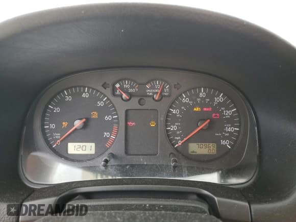 ✅ 1999 Volkswagen Golf • VIN: WVWGC31J1XW684403 • Лот: 47682145. Опубликован ранее на Copart с пробегом 70 969 миль. Бесплатный доступ к архиву аукционных продаж из США и подробный отчёт об истории автомобиля на DreamBid. Изображение 9.