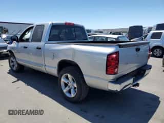 2007 Dodge 1500 SLT z VIN 1D7HA182X7J522933, wystawiony jako Copart lot #64195154 z przebiegiem 174 835 mil mil oraz Szkoda całkowita • Salvage title. Historia ofert i sprzedaży dostępna na DreamBid. Obrazek 2.