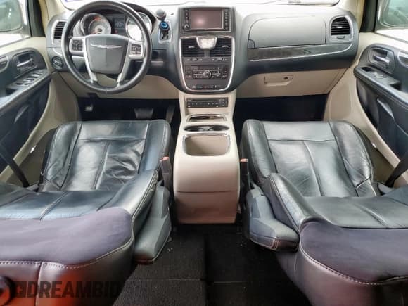 ✅ 2011 Chrysler Town & Country Limited • VIN: 2A4RR6DG0BR688074 • Лот: 69177755. Опубликован ранее на Copart с пробегом 185 046 миль. Бесплатный доступ к архиву аукционных продаж из США и подробный отчёт об истории автомобиля на DreamBid. Изображение 8.