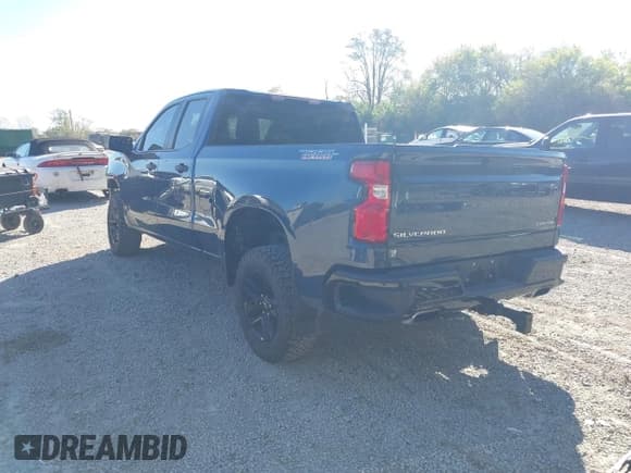 ✅ 2019 Chevrolet Silverado 1500 Custom Trail Boss • VIN: 1GCRYCEF9KZ301587 • Lot: 43449291. Wystawiony na IAAI z przebiegiem 56 383 mil. Bezpłatny archiwum sprzedaży aukcyjnych z USA i szczegółowy raport historii pojazdu na DreamBid. Zdjęcie 3.