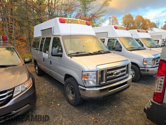 ✅ 2012 Ford Econoline Cargo Commercial • VIN: 1FTNE2EW5CDB25850 • Lot: 90483545. Wystawiony na Copart z przebiegiem 163 715 mil. Bezpłatny archiwum sprzedaży aukcyjnych z USA i szczegółowy raport historii pojazdu na DreamBid. Zdjęcie 1.