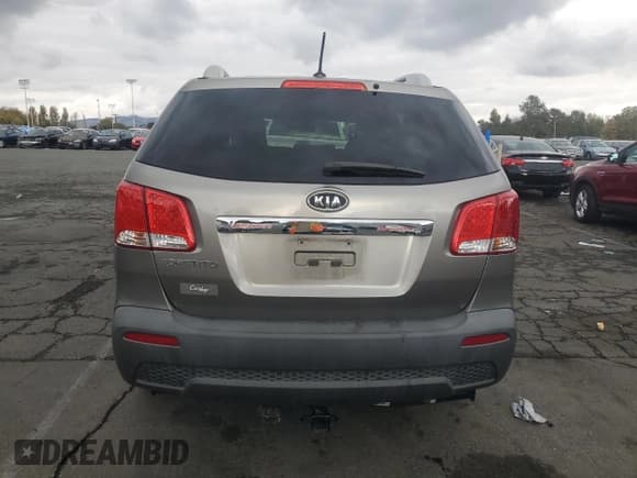 ✅ 2011 Kia Sorento LX • VIN: 5XYKT4A25BG100969 • Лот: 86716455. Опубликован ранее на Copart с пробегом 222 596 миль. Бесплатный доступ к архиву аукционных продаж из США и подробный отчёт об истории автомобиля на DreamBid. Изображение 6.