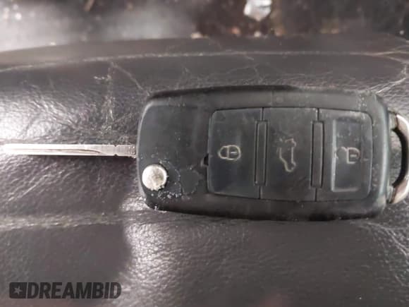 ✅ 2008 Volkswagen R32 • VIN: WVWKC71KX8W110653 • Лот: 41578812. Опубликован ранее на IAAI с пробегом 175 071 миль. Бесплатный доступ к архиву аукционных продаж из США и подробный отчёт об истории автомобиля на DreamBid. Изображение 11.