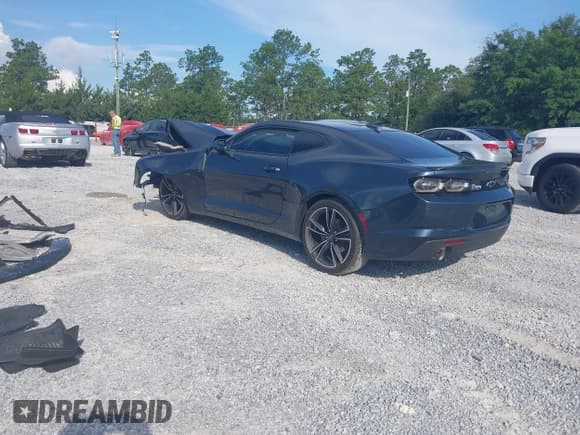 ✅ 2021 Chevrolet Camaro 1LS • VIN: 1G1FB1RX8M0124168 • Lot: 42478441. Wystawiony na IAAI z przebiegiem Nie podano. Bezpłatny archiwum sprzedaży aukcyjnych z USA i szczegółowy raport historii pojazdu na DreamBid. Zdjęcie 3.