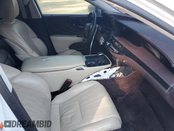 ✅ 2018 Lexus LS 500 • VIN: JTHC5LFF6J5003841 • Lot: 85526675. Listed on Copart with 117,538 mi. Free auction sales archive from the USA and detailed vehicle history report at DreamBid. Image 7.