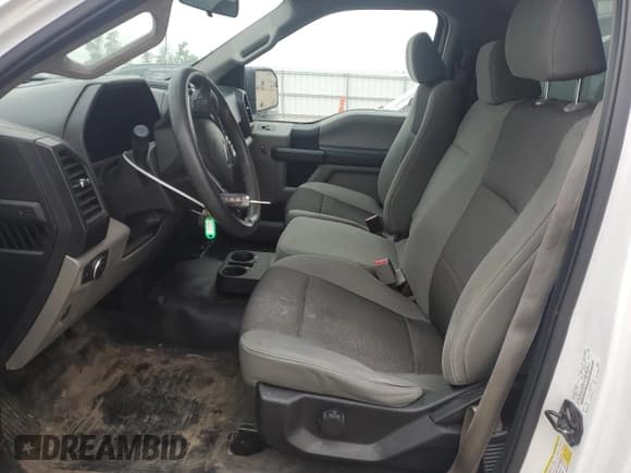 ✅ 2017 Ford F-150 XL • VIN: 1FTMF1C80HKD20135 • Lot: 60485725. Wystawiony na Copart z przebiegiem 185 526 mil. Bezpłatny archiwum sprzedaży aukcyjnych z USA i szczegółowy raport historii pojazdu na DreamBid. Zdjęcie 7.