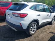 ✅ 2022 Ford Escape S • VIN: 1FMCU0F65NUA27557 • Lot: 42060587. Wystawiony na IAAI z przebiegiem 33 607 mil. Bezpłatny archiwum sprzedaży aukcyjnych z USA i szczegółowy raport historii pojazdu na DreamBid. Zdjęcie 4.