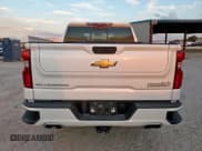 ✅ 2022 Chevrolet Silverado 1500 High Country • VIN: 3GCPAFED1NG522942 • Лот: 85318435. Опубликован ранее на Copart с пробегом 46 662 миль. Бесплатный доступ к архиву аукционных продаж из США и подробный отчёт об истории автомобиля на DreamBid. Изображение 6.