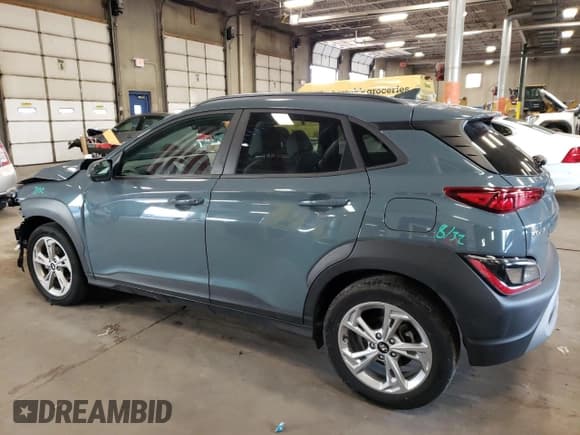 ✅ 2022 Hyundai Kona SEL • VIN: KM8K62AB4NU888475 • Лот: 69370304. Опубликован ранее на Copart с пробегом 13 872 миль. Бесплатный доступ к архиву аукционных продаж из США и подробный отчёт об истории автомобиля на DreamBid. Изображение 2.
