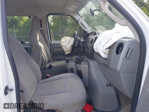 ✅ 2013 Ford Econoline Passenger XL • VIN: 1FBSS3BL8DDA27168 • Лот: 42547787. Опубликован ранее на IAAI с пробегом 212 493 миль. Бесплатный доступ к архиву аукционных продаж из США и подробный отчёт об истории автомобиля на DreamBid. Изображение 5.