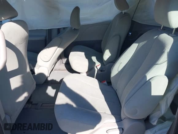 ✅ 2014 Toyota Sienna L • VIN: 5TDZK3DC5ES506922 • Lot: 43387654. Listed on IAAI with 118,733 mi. Free auction sales archive from the USA and detailed vehicle history report at DreamBid. Image 8.