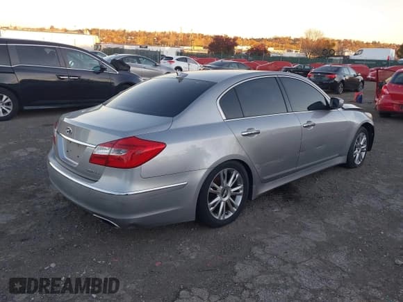 ✅ 2013 Hyundai Genesis 3.8L • VIN: KMHGC4DD3DU230457 • Lot: 43635050. Listed on IAAI with 206,000 mi. Free auction sales archive from the USA and detailed vehicle history report at DreamBid. Image 4.