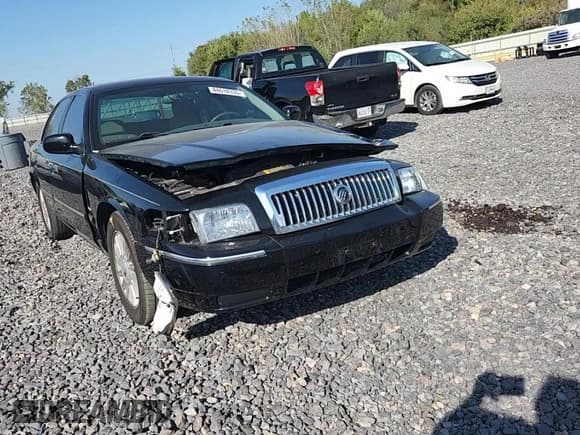 ✅ 2011 Mercury Grand Marquis LS • VIN: 2MEBM7FVXBX611424 • Lot: 84618335. Wystawiony na Copart z przebiegiem 103 169 mil. Bezpłatny archiwum sprzedaży aukcyjnych z USA i szczegółowy raport historii pojazdu na DreamBid. Zdjęcie 13.