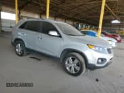 ✅ 2013 Kia Sorento EX • VIN: 5XYKUDA62DG345831 • Лот: 86206974. Опубликован ранее на Copart с пробегом Не указан. Бесплатный доступ к архиву аукционных продаж из США и подробный отчёт об истории автомобиля на DreamBid. Изображение 4.
