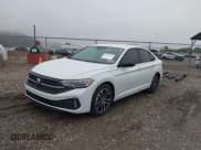 ✅ 2024 Volkswagen Jetta Sport • VIN: 3VWBM7BU6RM085150 • Лот: 43285753. Опубликован ранее на IAAI с пробегом 2 638 миль. Бесплатный доступ к архиву аукционных продаж из США и подробный отчёт об истории автомобиля на DreamBid. Изображение 2.