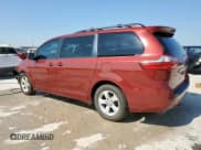 ✅ 2017 Toyota Sienna LE • VIN: 5TDKZ3DC7HS897329 • Лот: 69778005. Опубликован ранее на Copart с пробегом 158 381 миль. Бесплатный доступ к архиву аукционных продаж из США и подробный отчёт об истории автомобиля на DreamBid. Изображение 2.