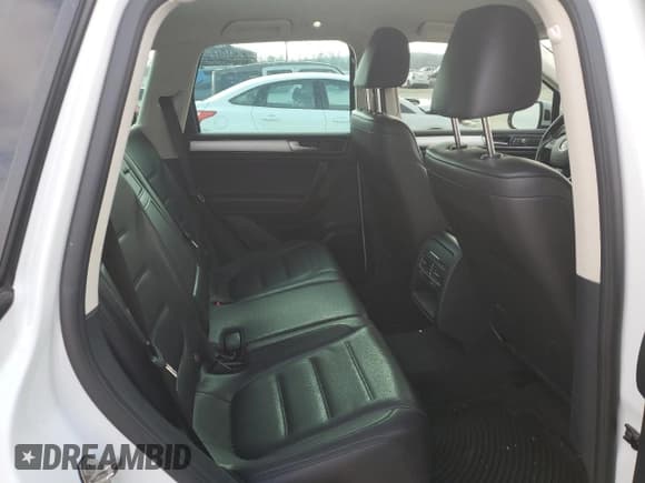 ✅ 2016 Volkswagen Touareg Sport • VIN: WVGEF9BP9GD005988 • Lot: 87360354. Listed on Copart with 93,435 mi. Free auction sales archive from the USA and detailed vehicle history report at DreamBid. Image 11.