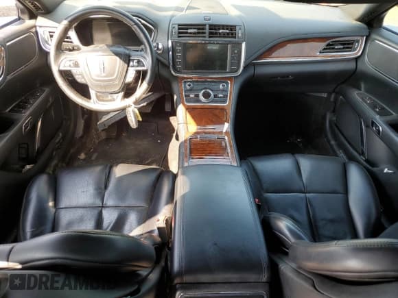 ✅ 2017 Lincoln Continental Livery • VIN: 1LN6L9HK8H5607009 • Lot: 67545095. Wystawiony na Copart z przebiegiem 121 464 mil. Bezpłatny archiwum sprzedaży aukcyjnych z USA i szczegółowy raport historii pojazdu na DreamBid. Zdjęcie 8.