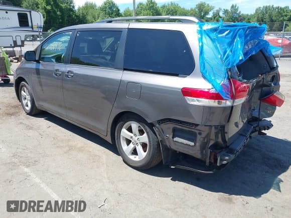 ✅ 2011 Toyota Sienna LE AAS • VIN: 5TDKK3DC5BS168130 • Лот: 42766976. Опубликован ранее на IAAI с пробегом 213 304 миль. Бесплатный доступ к архиву аукционных продаж из США и подробный отчёт об истории автомобиля на DreamBid. Изображение 3.