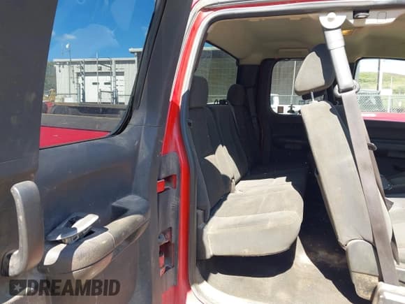 ✅ 2007 Chevrolet Silverado 2500HD Work Truck • VIN: 1GCHK29K17E588243 • Лот: 43381164. Опубликован ранее на IAAI с пробегом 336 908 миль. Бесплатный доступ к архиву аукционных продаж из США и подробный отчёт об истории автомобиля на DreamBid. Изображение 8.