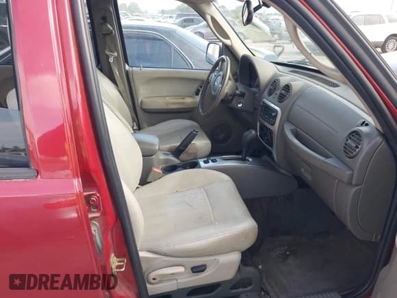 ✅ 2005 Jeep Liberty Limited • VIN: 1J4GK58K15W686107 • Lot: 42015682. Listed on IAAI with 153,494 mi. Free auction sales archive from the USA and detailed vehicle history report at DreamBid. Image 5.