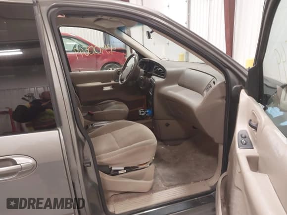 ✅ 2000 Ford Windstar SE • VIN: 2FMZA5244YBB92076 • Лот: 43900549. Опубликован ранее на IAAI с пробегом 168 199 миль. Бесплатный доступ к архиву аукционных продаж из США и подробный отчёт об истории автомобиля на DreamBid. Изображение 5.